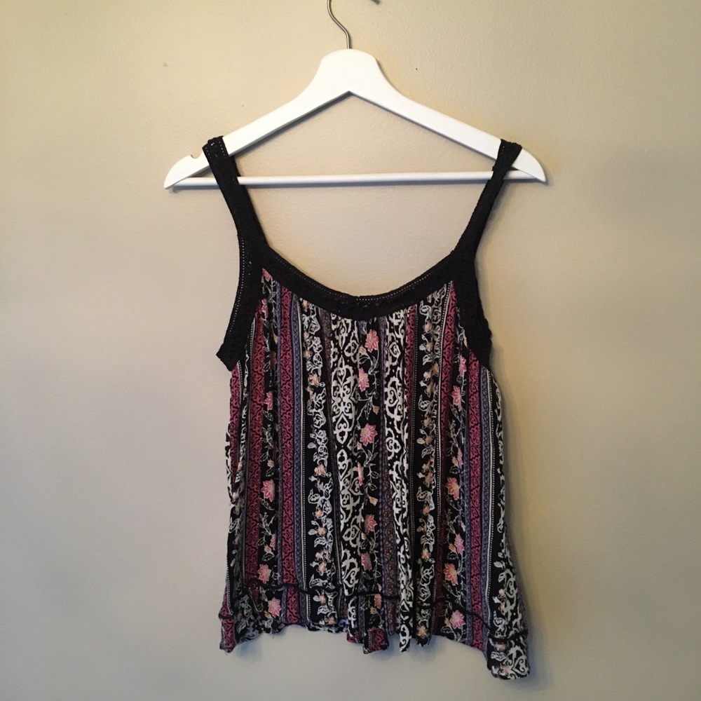 Crochet patterned tank - Picture 3 of 3